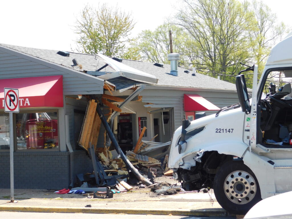 No serious injuries after semi crashes into Centerville pizzeria