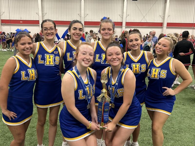 Lincoln cheerleaders win competition 