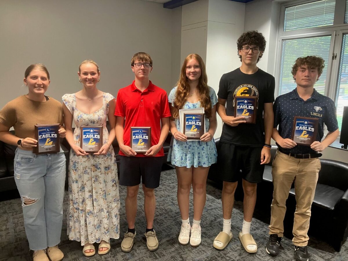Lincoln presents spring awards