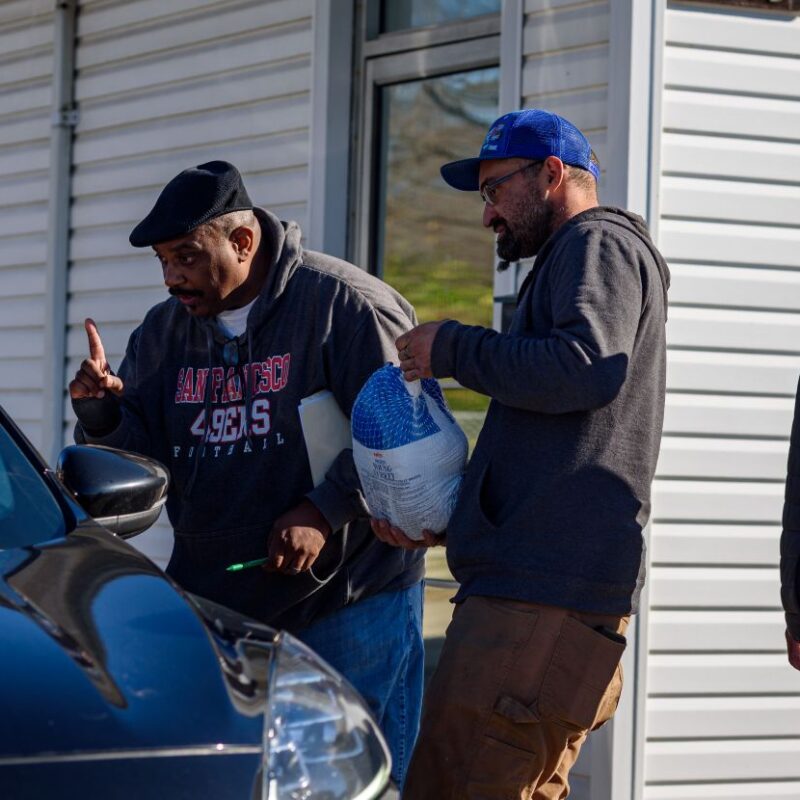 PHOTOS: Temple helps meet community’s holiday need