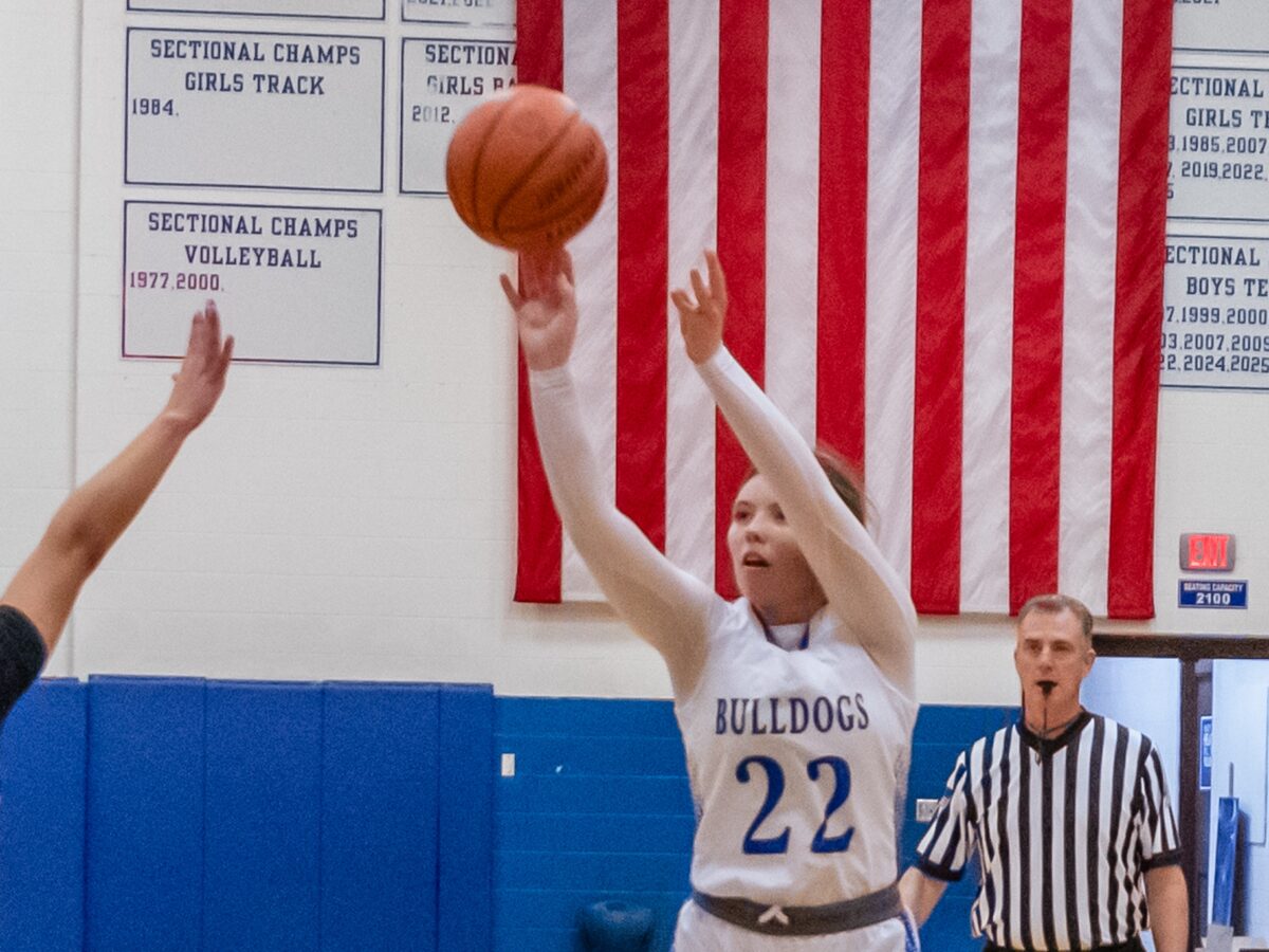 Bulldogs overwhelms Eagles 50-10 