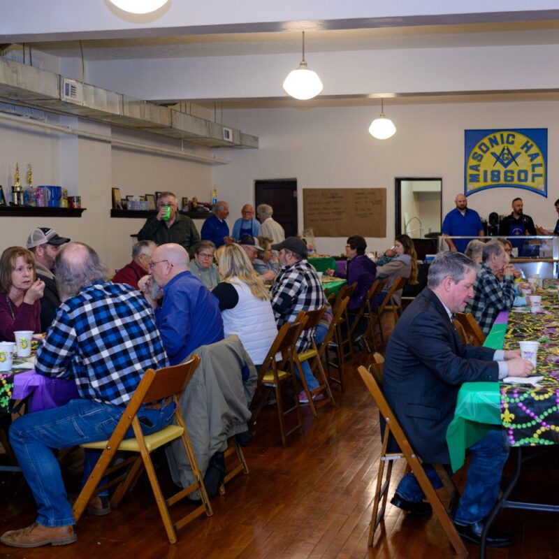 PHOTOS: Meal sets table for egg hunt