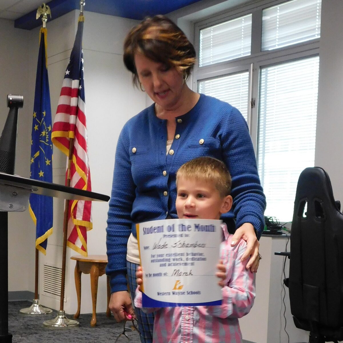 Bestselling author helps LMHS buy books