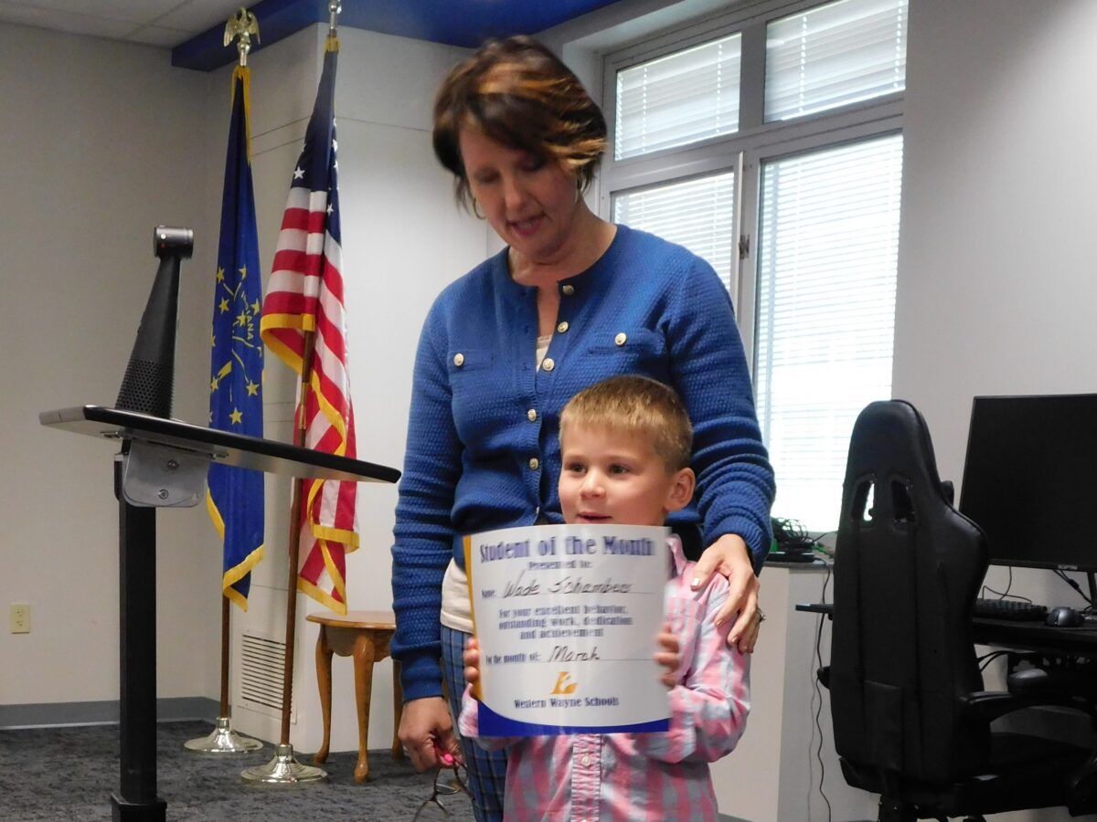 Bestselling author helps LMHS buy books