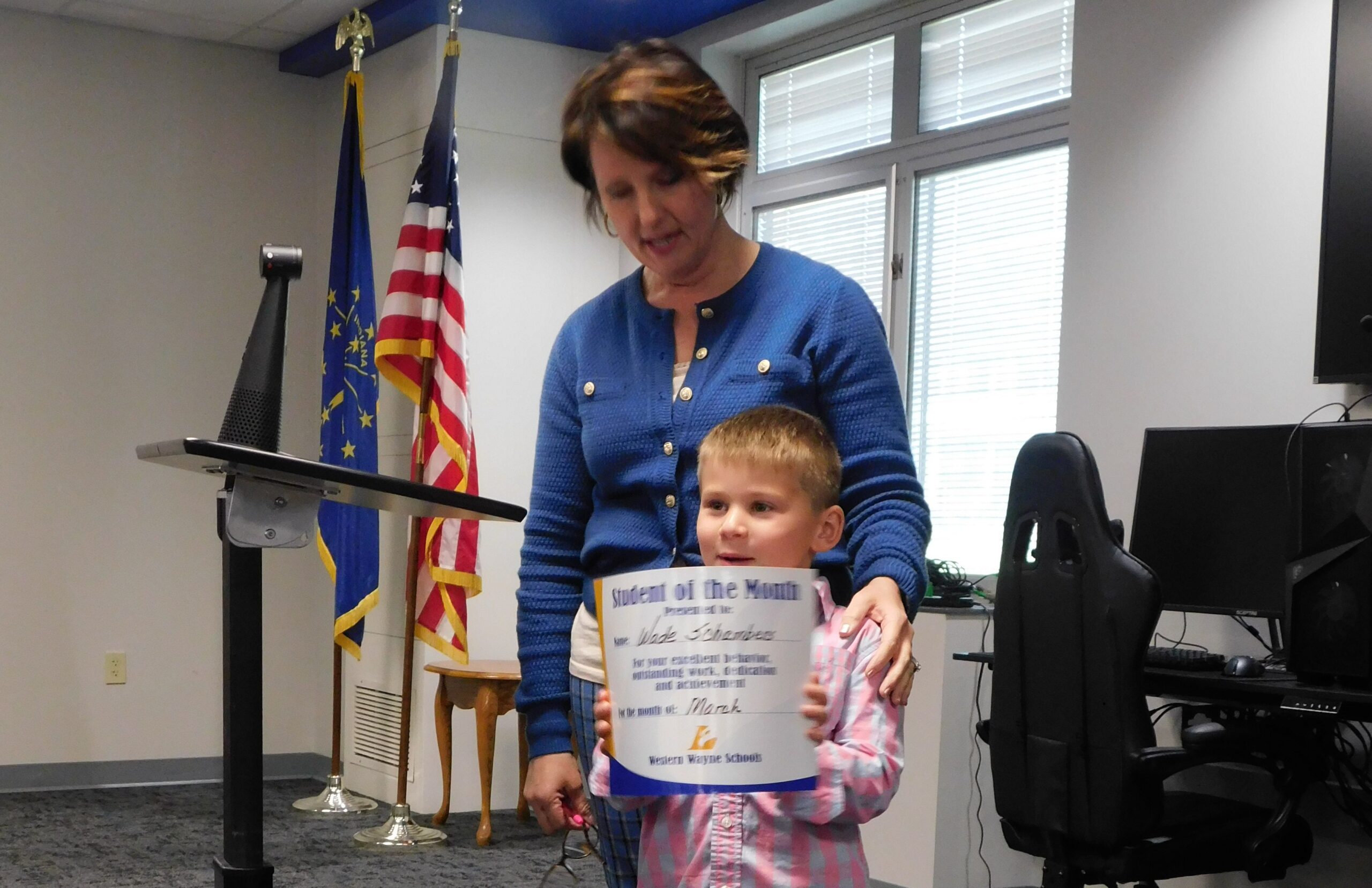 Bestselling author helps LMHS buy books