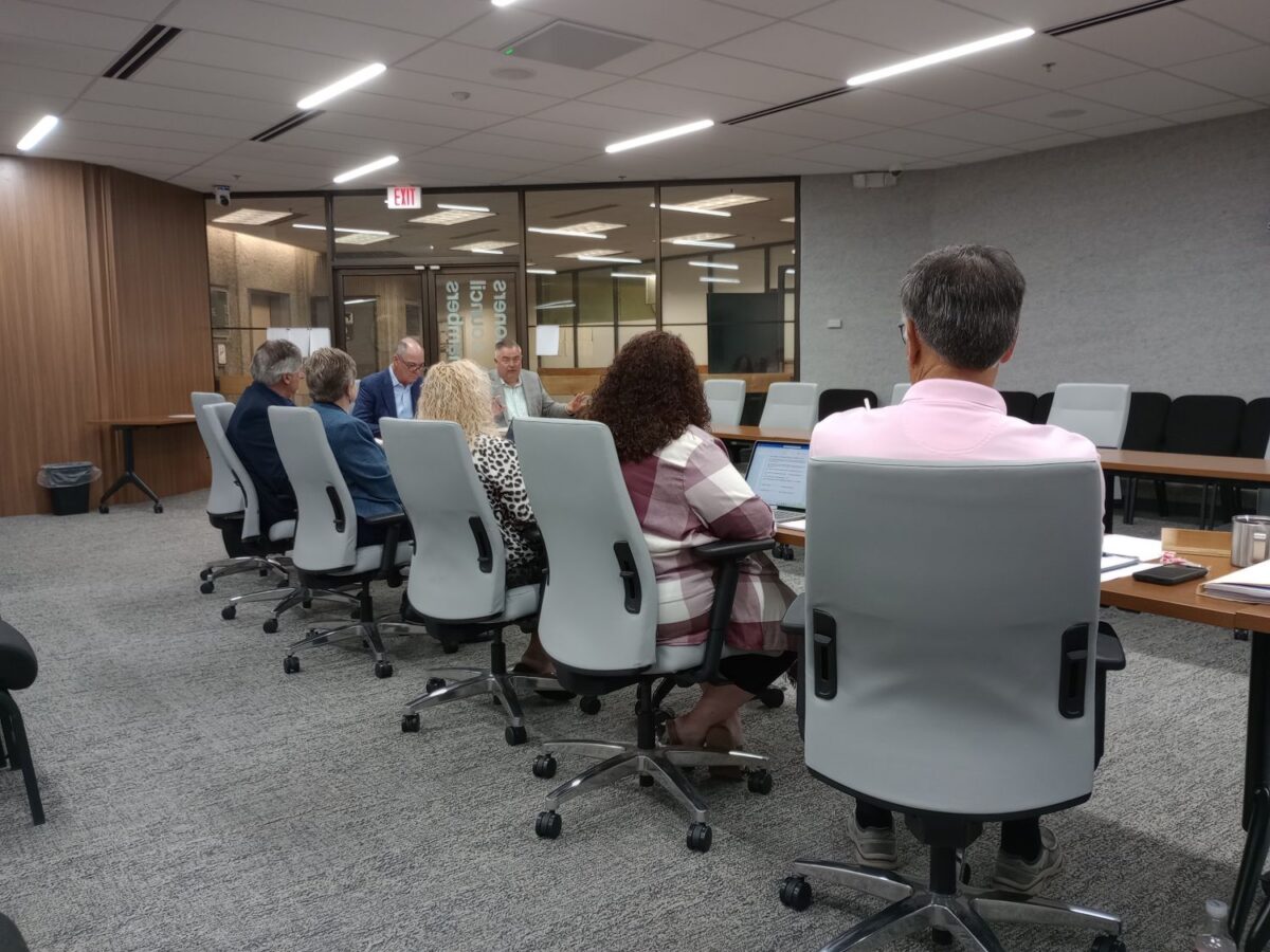 Commissioners stick with current health insurance provider