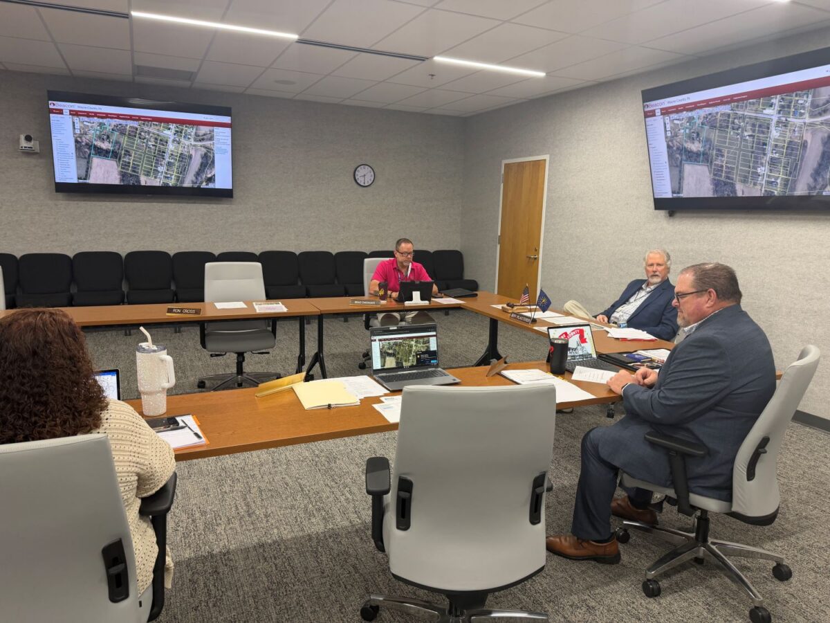 Commissioners approve contracts, ordinance  