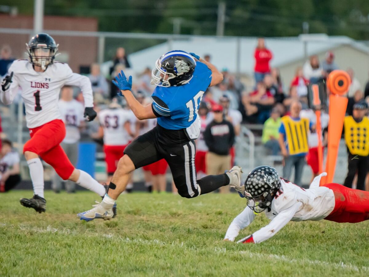 Centerville tames Lions